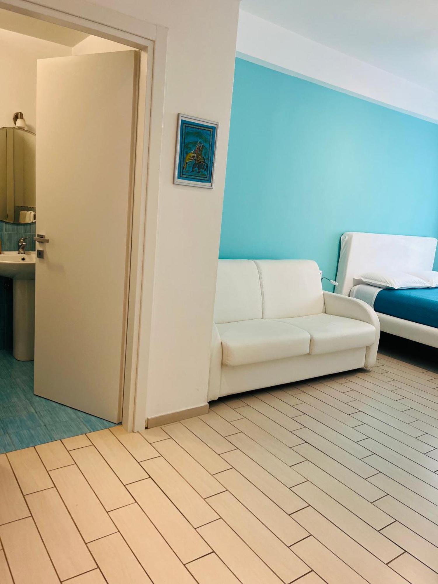 Vomerooms Neapel Exteriör bild